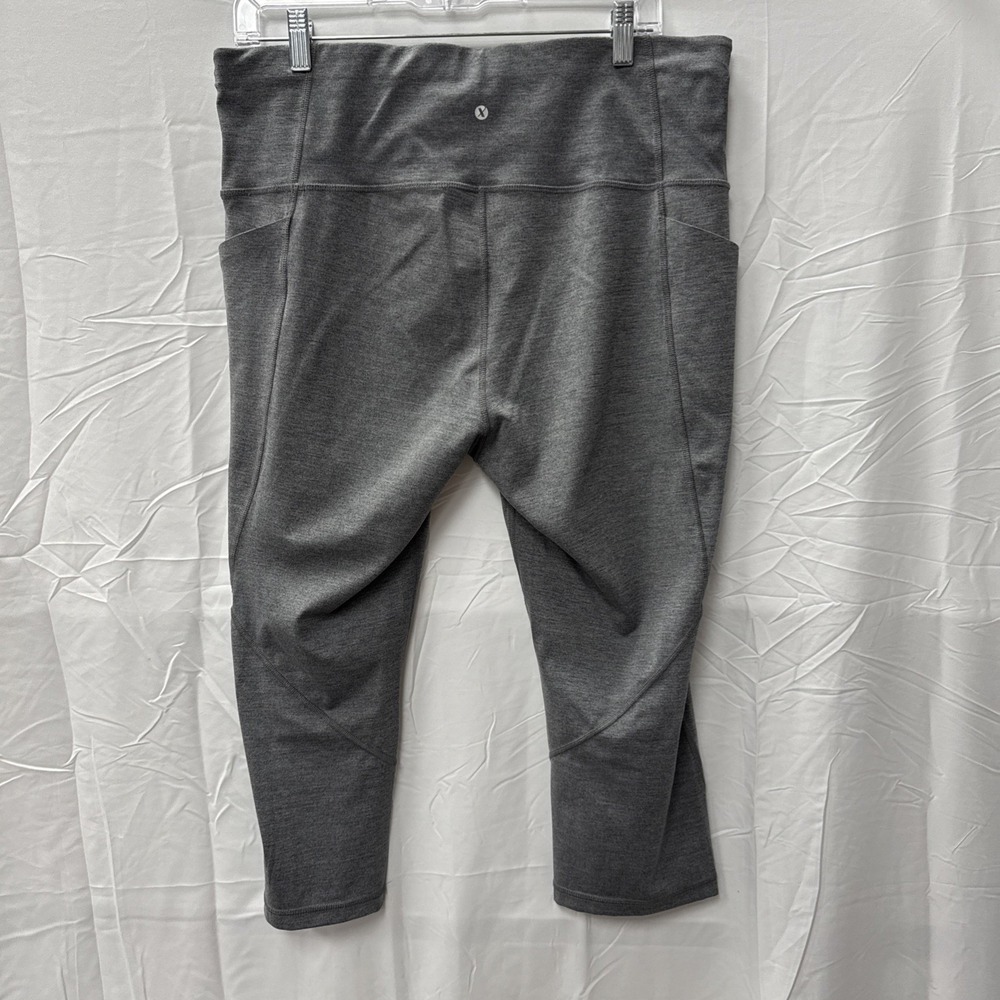 Xersion Move High Rise Capri Leggings Pockets Grey XL Made in Lesotho Athletic - Picture 4 of 10
